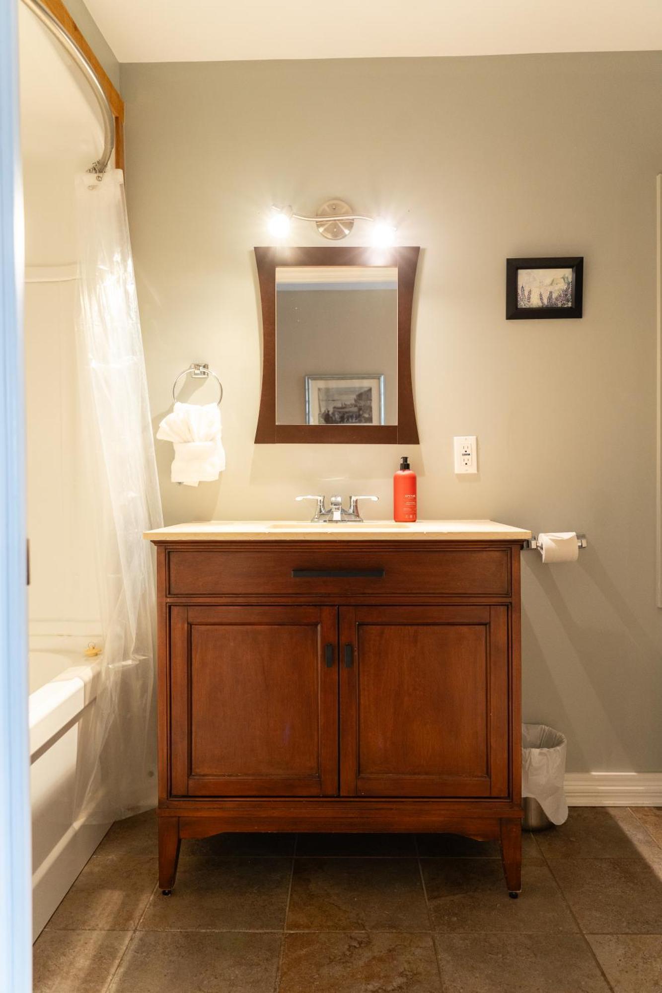 Albert'S Shelburne Bagian luar foto