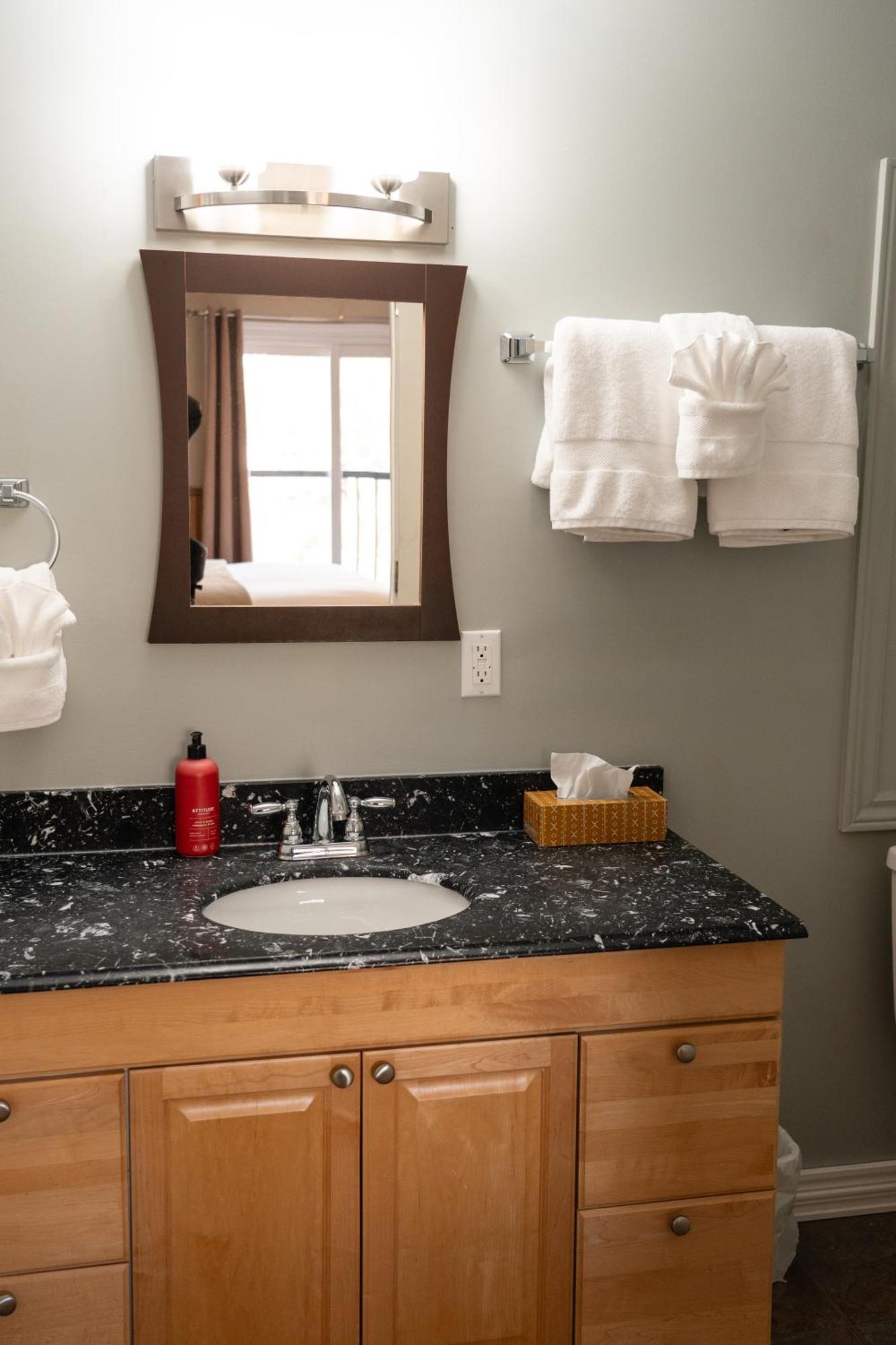 Albert'S Shelburne Bagian luar foto